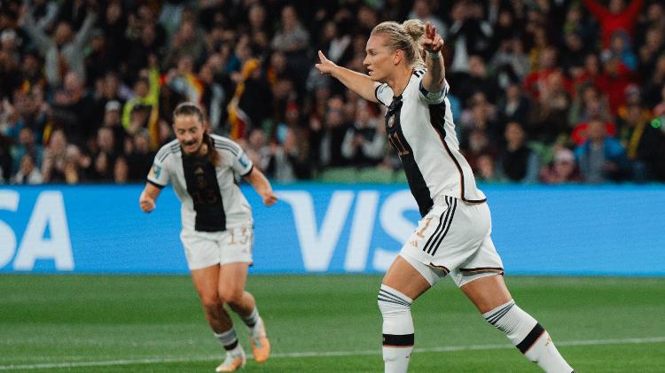 Alexandra Popp celebra um de seus gols na vitória da Alemanha sobre o Marrocos na Copa Feminina