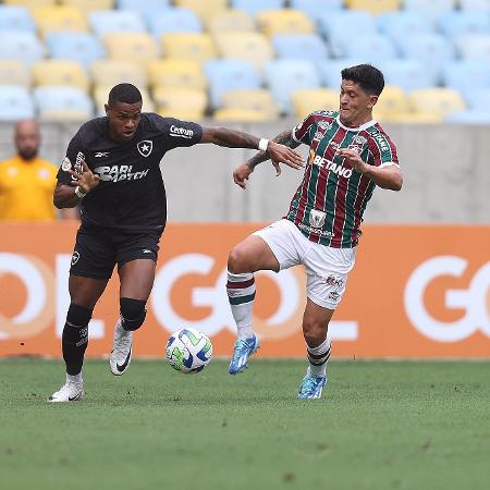 Junior Santos, do Botafogo, e German Cano, do Fluminense, em clássico pelo Brasileiro 2023 - Vitor Silva / Botafogo
