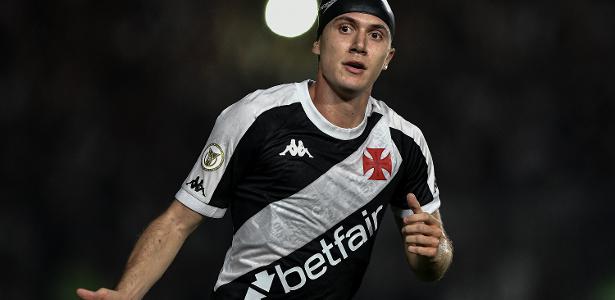 DEVENDO! Corinthians cobra dívida do Vasco pela compra do lateral Lucas Piton