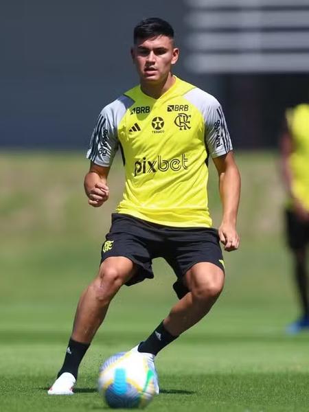 Charly Alcaraz em treino pelo Flamengo - Gilvan de Souza/Flamengo