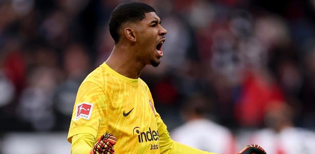 NOVO DIDA?! Goleiro Ex-Flamengo brilha e vira destaque na Europa