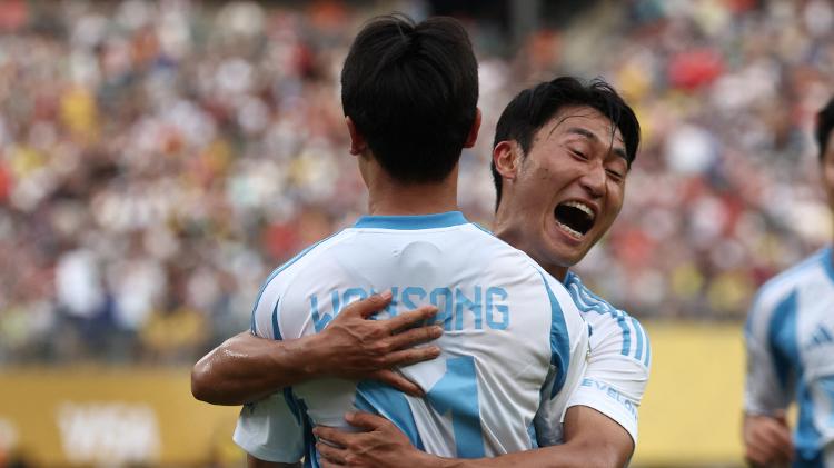 Um comemora gol marcado pelo Ulsan contra o Fluminense no Mundial Um comemora gol marcado pelo Ulsan contra o Fluminense no Mundial