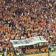 Torcida do Espérance pede liberdade a Palestina em faixas contra Chelsea