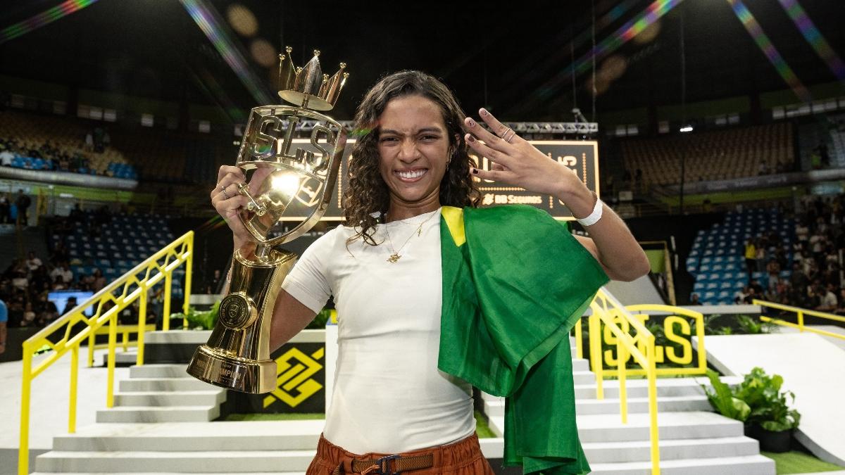 Entre o skate e o mar: Rayssa festeja torneio no Rio e chance de ir à praia