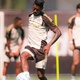 Bruno Henrique treina, melhora e pode voltar no Flamengo x Cruzeiro