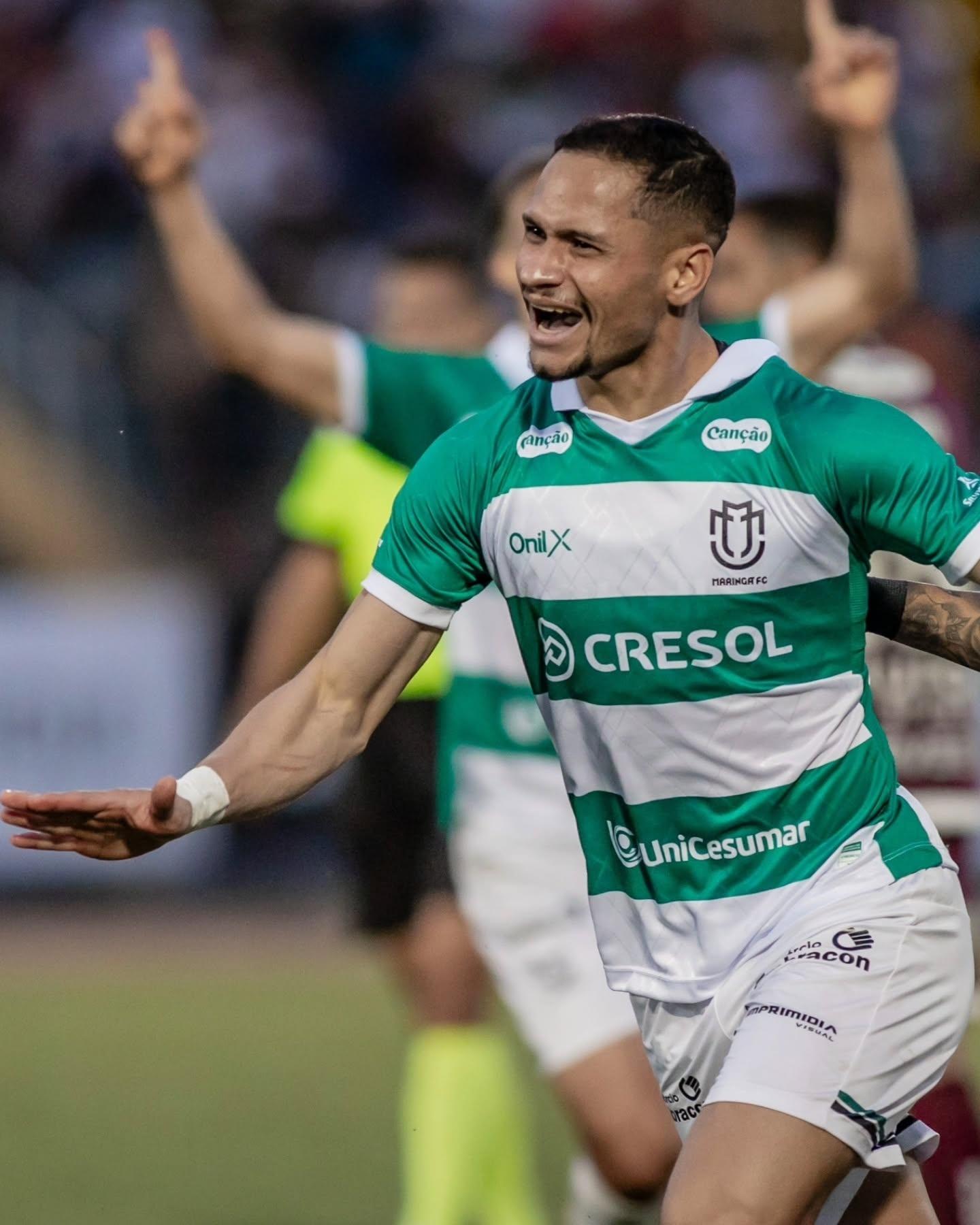 Ronald Camarão, do Maringá, comemora gol contra a Ferroviária, no jogo de ida da final da Série C - undefined