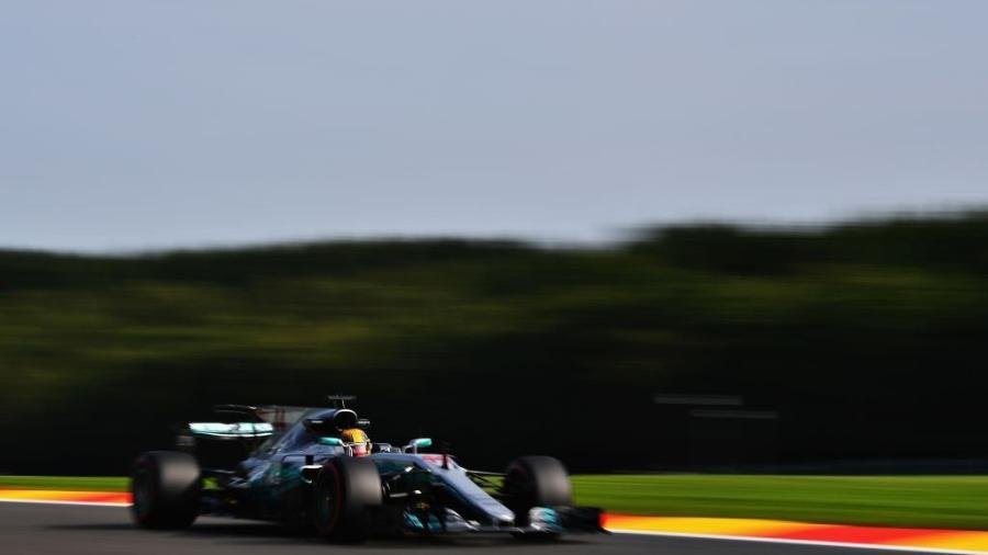 Lewis Hamilton, da Mercedes, liderou a sexta-feira de treinos livres em Spa - Dan Mullan/Getty Images