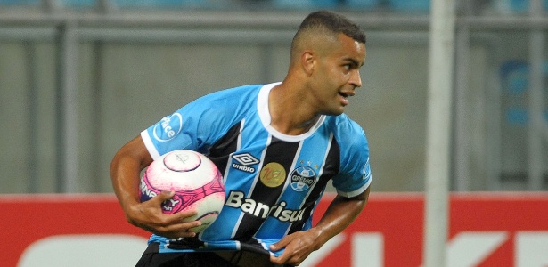 Alisson deve ser titular no jogo de volta da Recopa no meio-campo do Grêmio - Ricardo Rímoli/AGIF