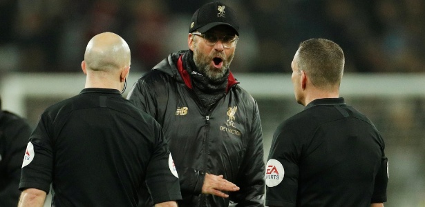Klopp criticou o trio de arbitragem que trabalhou no empate entre Liverpool e West Ham - John Sibley/Reuters