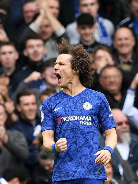 David Luiz comemora gol do Chelsea na vitória contra o Watford - DANIEL LEAL-OLIVAS/AFP