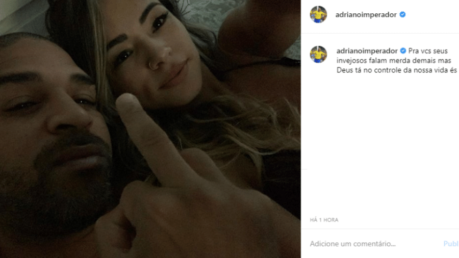 Adriano publica foto com gesto obsceno: "Para vocês, invejosos" - reprodução/Instagram