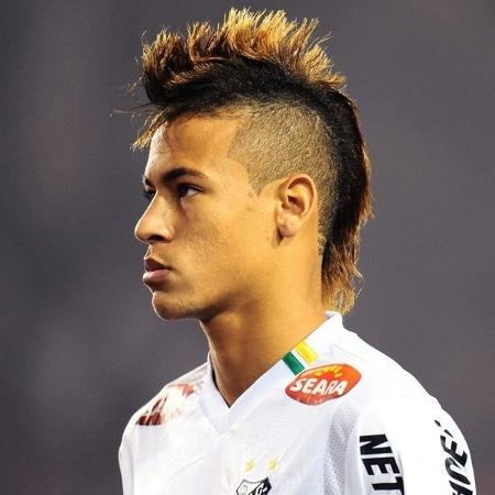 Neymar de moicano quando ainda vestia a camisa do Santos - Reprodução/Twitter
