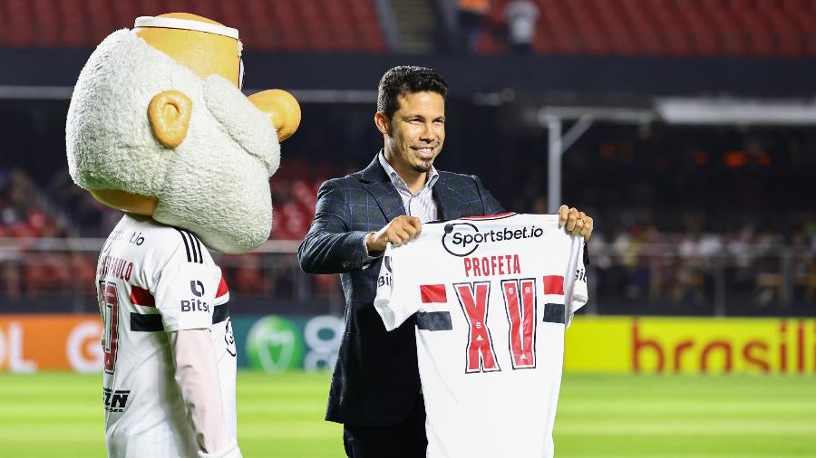 Hernanes recebe homenagem do São Paulo no Morumbi em sua despedida do futebol - Marcello Zambrana/AGIF