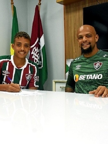 Decisivo, John Kennedy celebra título do Sub-20 e exalta Xerém: “Muito  feliz” — Fluminense Football Club