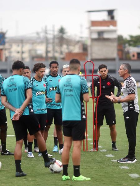 Jogadores do Vasco da Gama treinam no CT Moacyr Barbosa  - Daniel Ramalho/Vasco