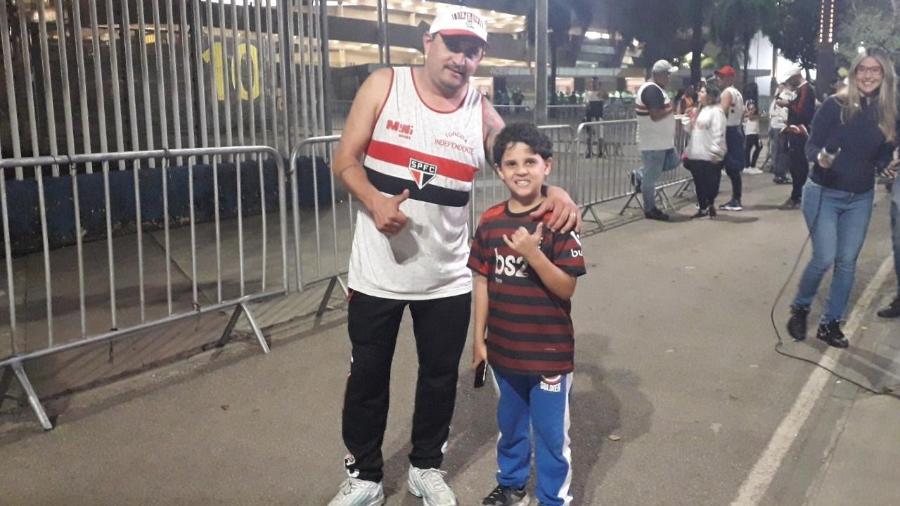Alessandro pai, são-paulino, leva Alessandro filho, rubro-negro, para assistir a Flamengo x São Paulo no Maracanã - Alexandre Araújo/UOL