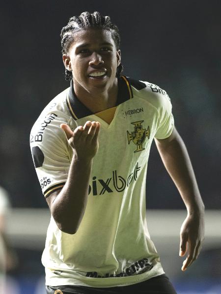 Andrey Santos, do Vasco, comemora gol sobre o Náutico em jogo da Série B - Jorge Rodrigues/AGIF