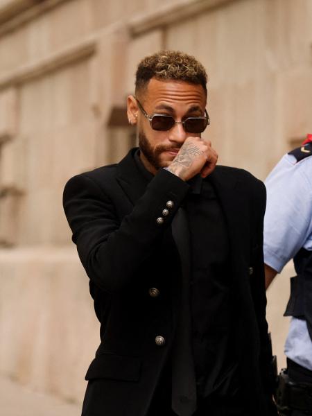 Neymar chega para julgamento em Barcelona por supostas irregularidades em sua transferência do Santos em 2013, na Espanha. 17/10/2022 - NACHO DOCE/REUTERS