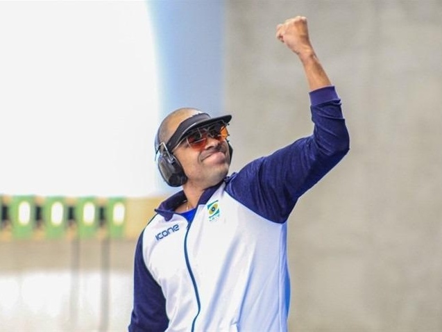 Capitão Chateaubrian: militar de carreira é 1º brasileiro em Paris-2024