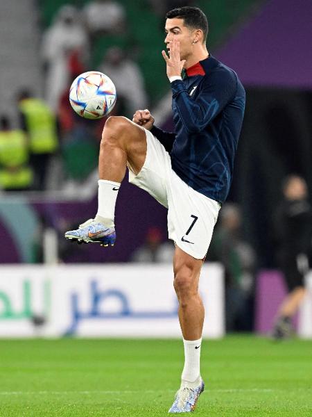 Cristiano Ronaldo no aquecimento antes da partida contra Marrocos na Copa. - PATRICIA DE MELO MOREIRA / AFP