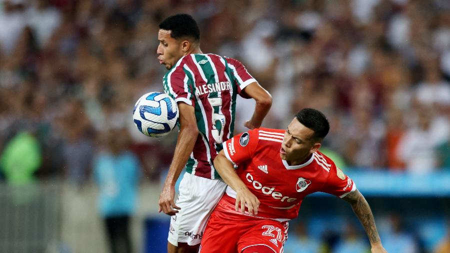 Alexsander, do Fluminense, em ação durante jogo contra o River Plate - Sergio Moraes/Reuters