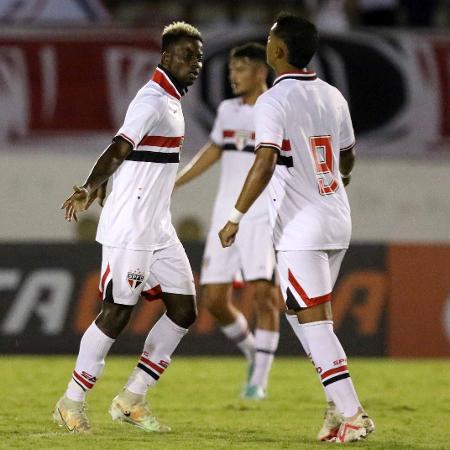 Faisal comemora gol do São Paulo contra o Ceará em jogo da Copinha