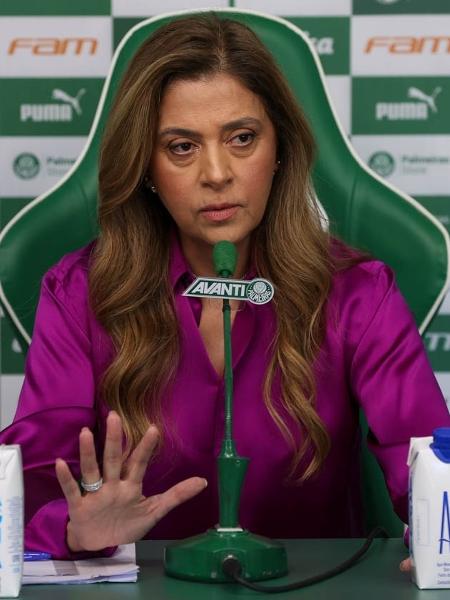 Leila Pereira, presidente do Palmeiras, em entrevista coletiva na Academia de Futebol