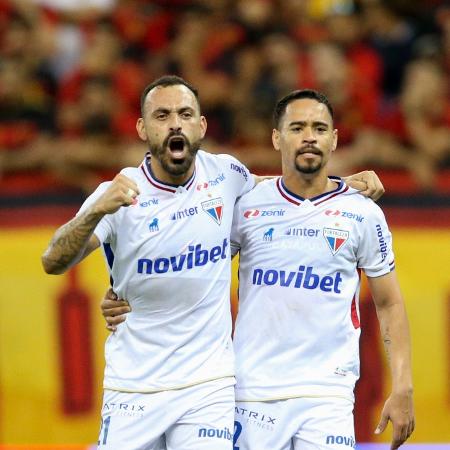 Moisés e Pikachu comemora gol do Fortaleza sobre o Sport na semifinal da Copa do Nordeste