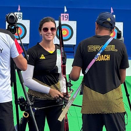 Ana Luiza Caetano durante o classificatório do tiro com arco feminino nos Jogos Olímpicos de Paris