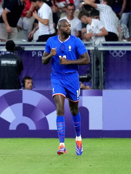 Jean-Philippe Mateta comemora gol marcado na partida entre França x Argentina nas quartas de final do futebol masculino das Olimpíadas