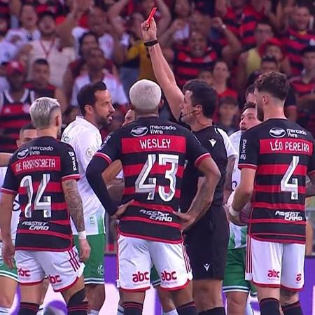 Nenê é expulso durante jogo entre Flamengo e Juventude pelo Brasileirão - Reprodução