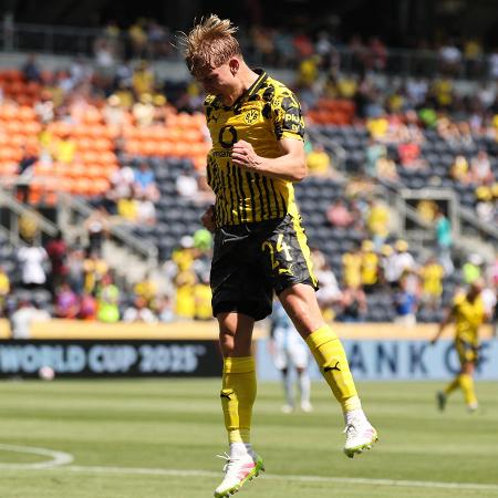 svensson, do borussia dortmund, comemora gol marcado contra o ulsan hd, pelo mundial de clubes svensson, do borussia dortmund, comemora gol marcado contra o ulsan hd, pelo mundial de clubes