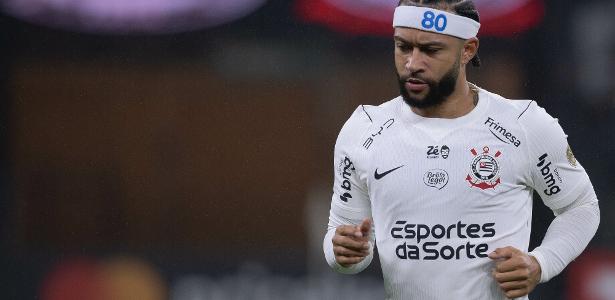 Impasse na renovação de Memphis Depay no Corinthians