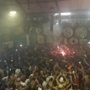 Futebol é Arte, Ousadia Faz Parte - O Corinthians prepara uma queima de  fogos, show de luzes, fumaça no Setor Norte, um gavião inflável e muita  festa para a entrada dos jogadores