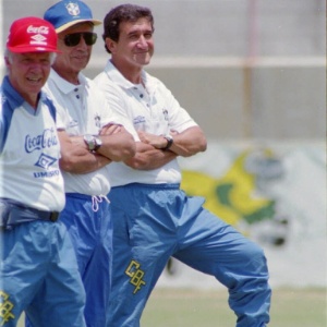 Copa do Mundo 1994: Parreira e comissão técnica assistem o último treino antes da final - undefined