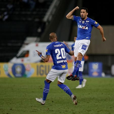 Edilson comemora gol marcado pelo Cruzeiro contra o Botafogo