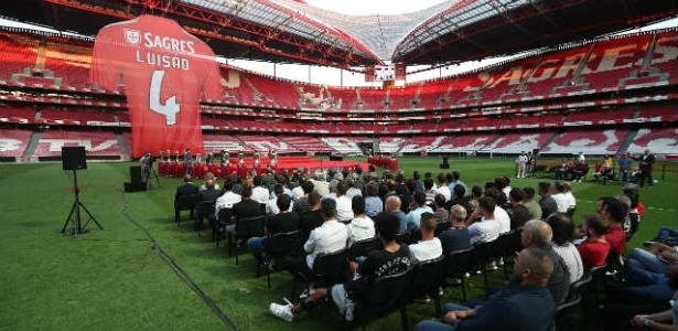 Evento de despedida de Luisão teve camisa gigante pendurada no Estádio da Luz - Divulgação/Benfica - Divulgação/Benfica