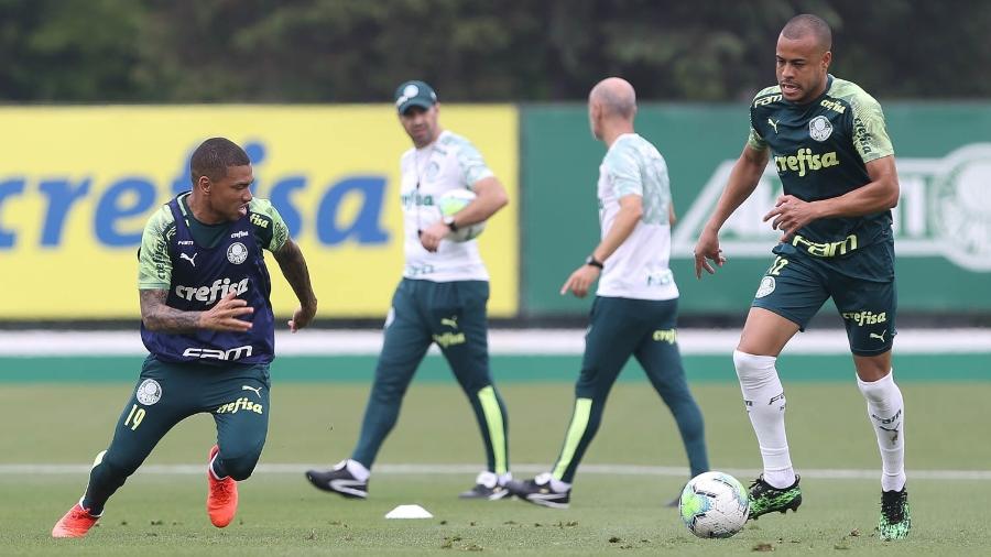 Esteves e Mayke durante treino do Palmeiras, na Academia de Futebol - Cesar Greco