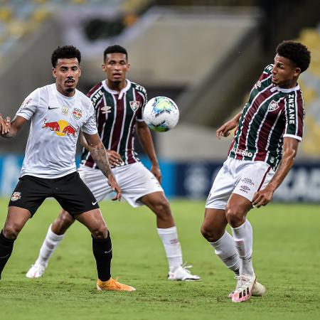 Fellipe Cardoso disputa lance com Lucas Evangelista durante Fluminense x Red Bull Bragantino - Thiago Ribeiro/AGIF