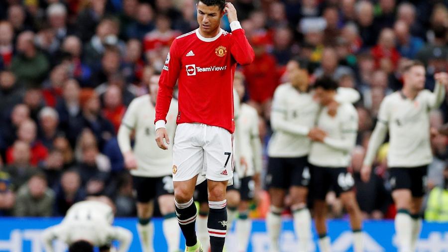 Cristiano Ronaldo lamenta goleada do Liverpool contra o Manchester United - REUTERS