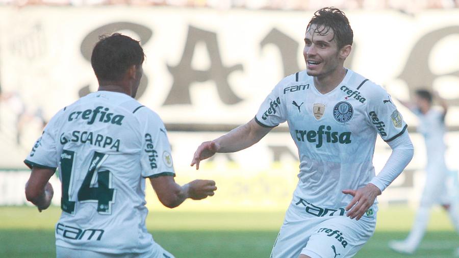 Raphael Veiga marcou o segundo gol do Palmeiras na vitória sobre o Santos - FABRÍCIO COSTA/ESTADÃO CONTEÚDO