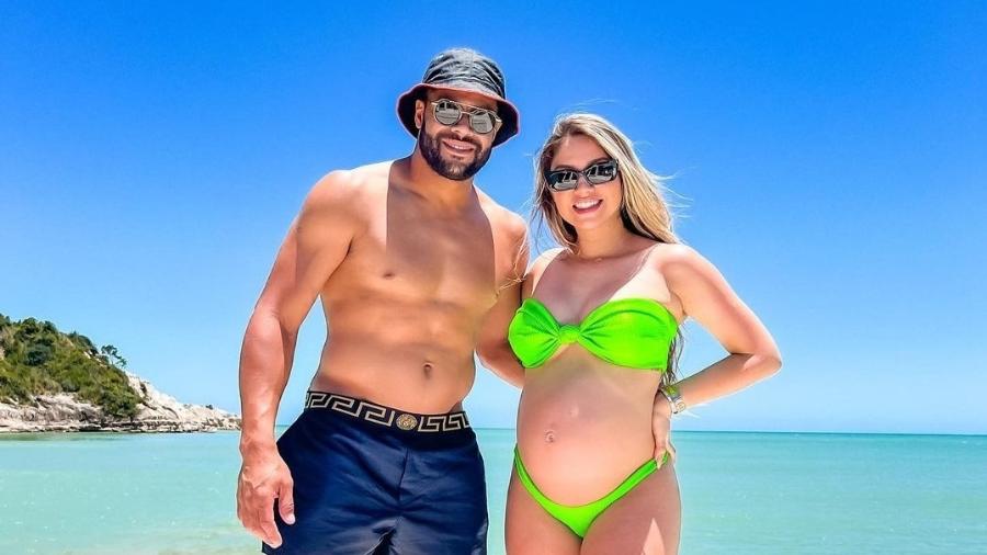 Hulk e Camila Ângelo, durante passeio de barco - Reprodução/Instagram