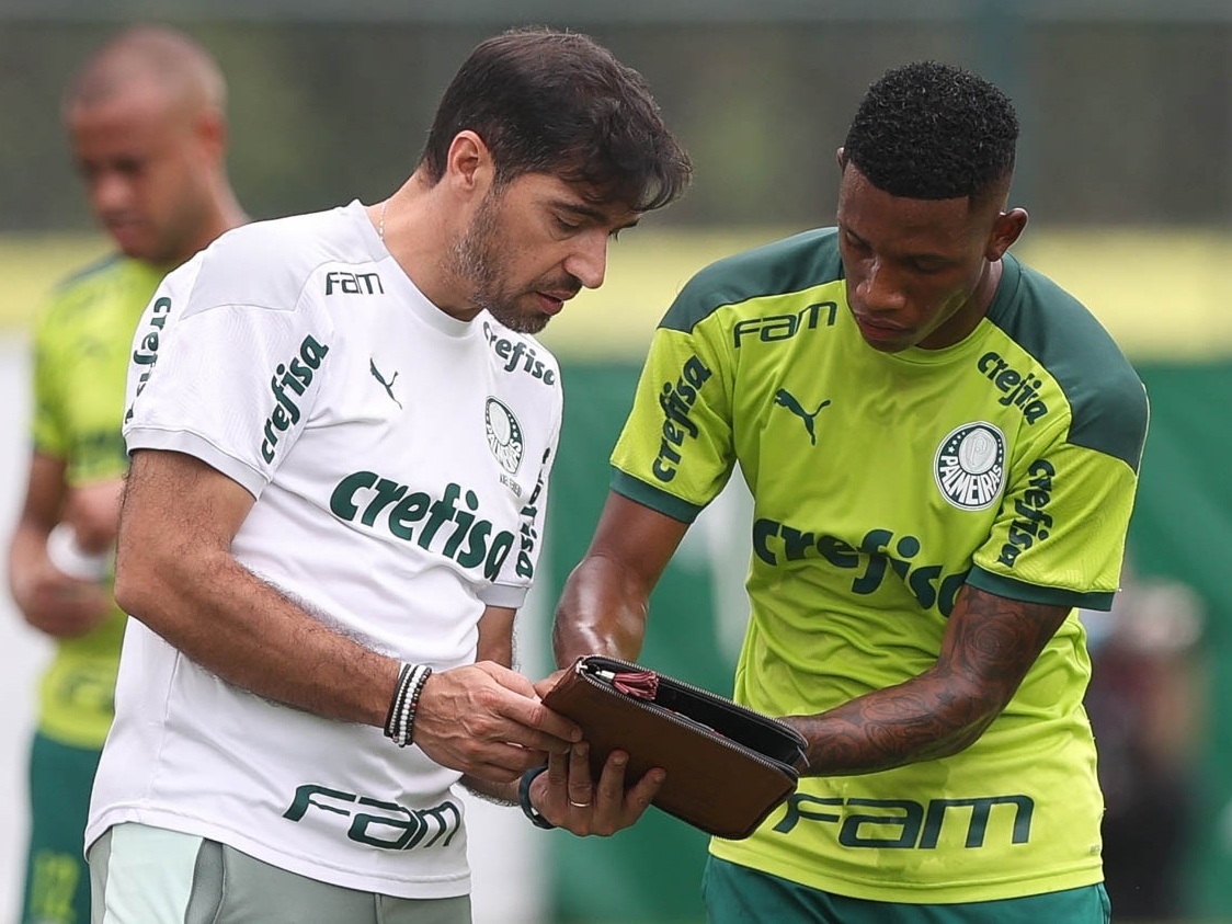 Destaque no Santos de Sampaoli, Jorge vive ostracismo no Palmeiras