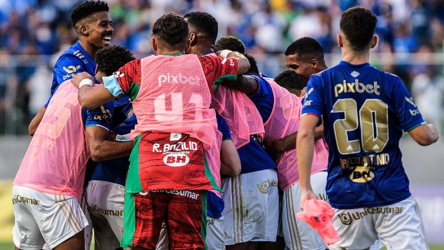 Jogadores do Cruzeiro comemoram gol no Campeonato Mineiro   - Gustavo Aleixo/Cruzeiro 