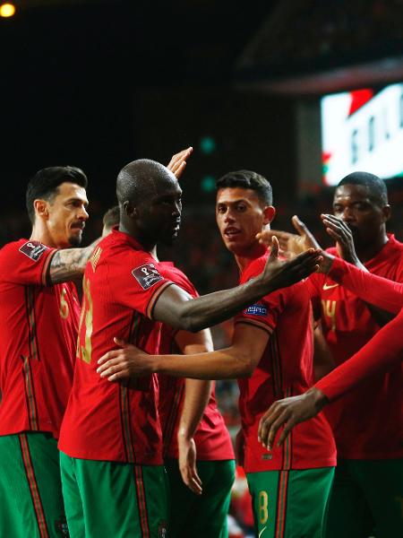 Jogadores da seleção de Portugal comemoram gol sobrea a Turquia nas Eliminatórias para a Copa do Mundo - REUTERS/Pedro Nunes