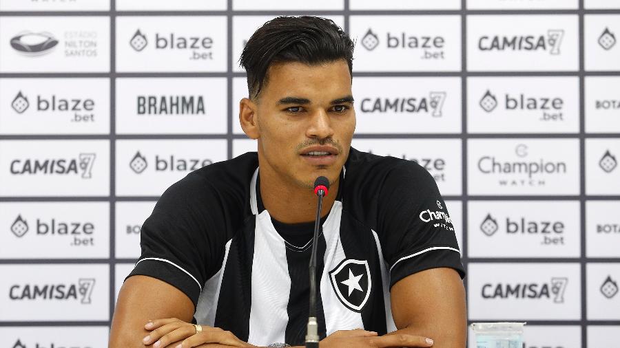 Danilo Barbosa durante apresentação no Botafogo, no Estádio Nilton Santos - Vitor Silva/Botafogo