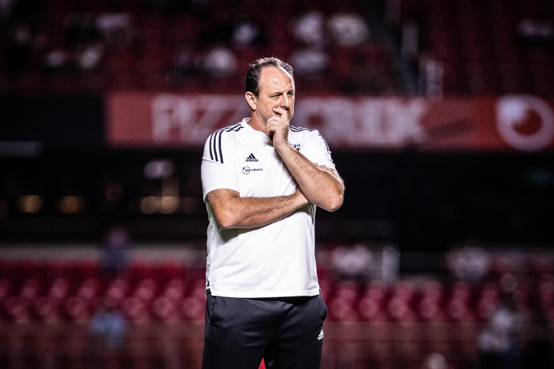 Com desfalques e volta de Luciano, Rogério Ceni vive dilema antes de duelo com São Bento