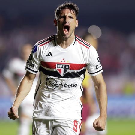 Calleri, do São Paulo, comemora gol marcado contra o Tolima, pela Sul-Americana - Alexandre Schneider/Getty Images