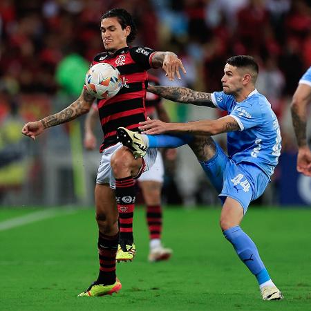 Pedro em ação durante Flamengo x Bolívar, confronto da Libertadores