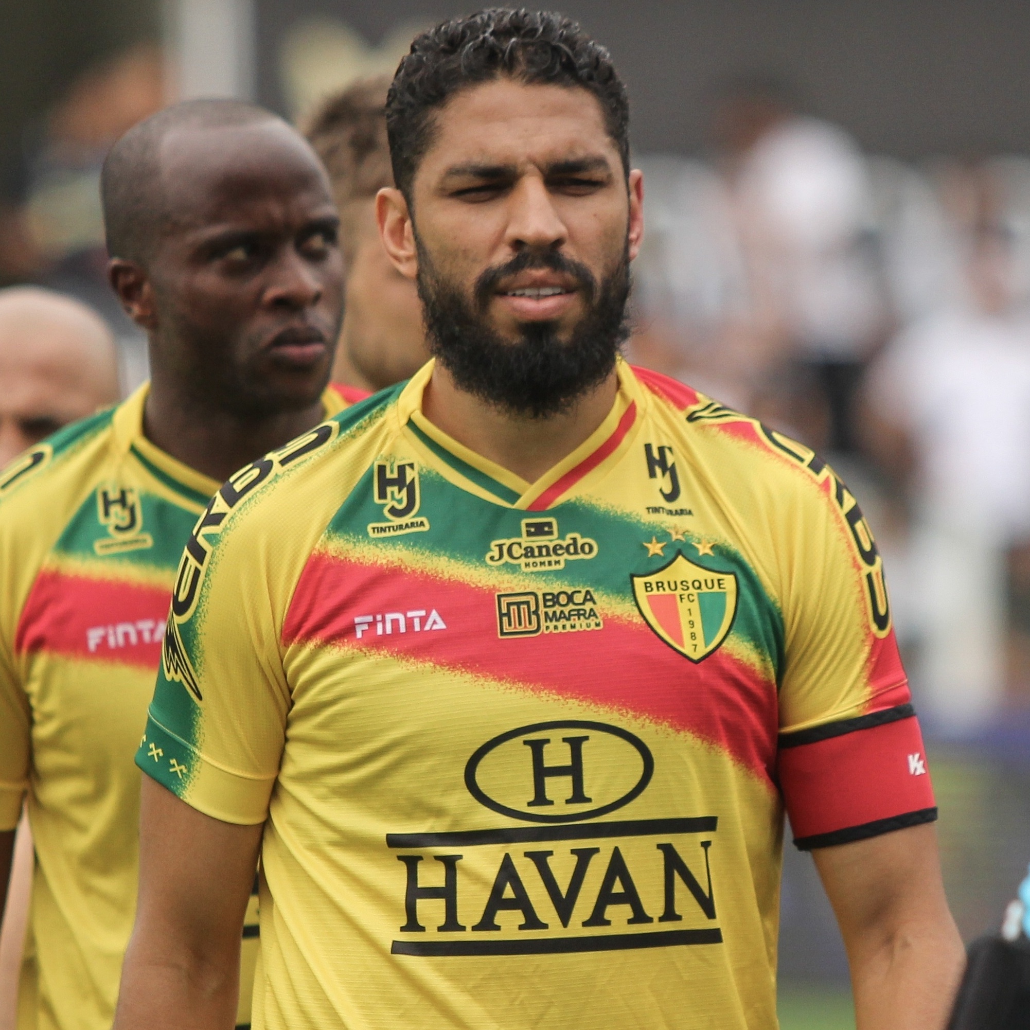 Após goleada na Vila, zagueiro do Brusque decreta acesso do Santos